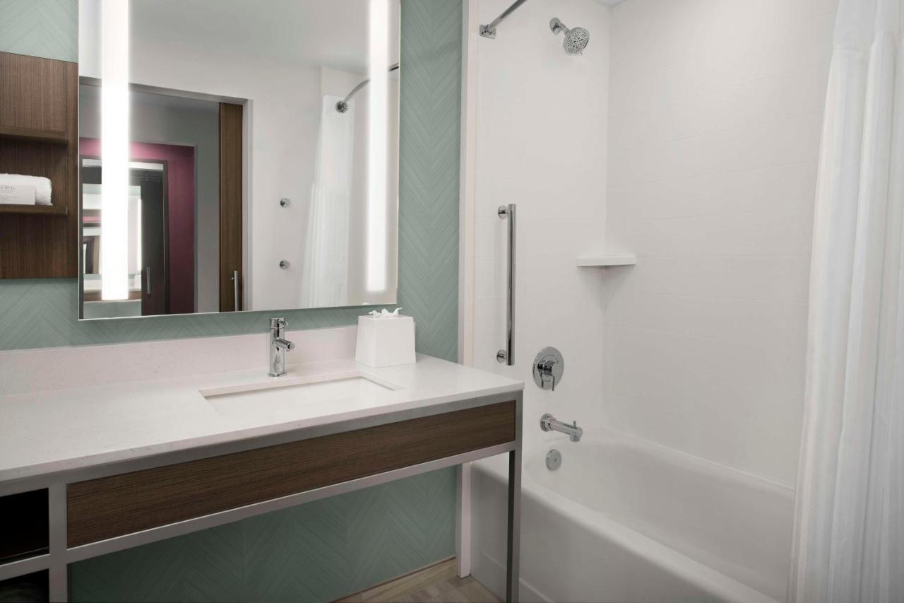 Hilton Garden Inn Pensacola Downtown ภายนอก รูปภาพ